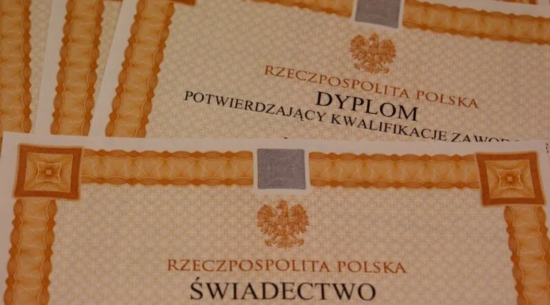 Świadectwa i dyplomy